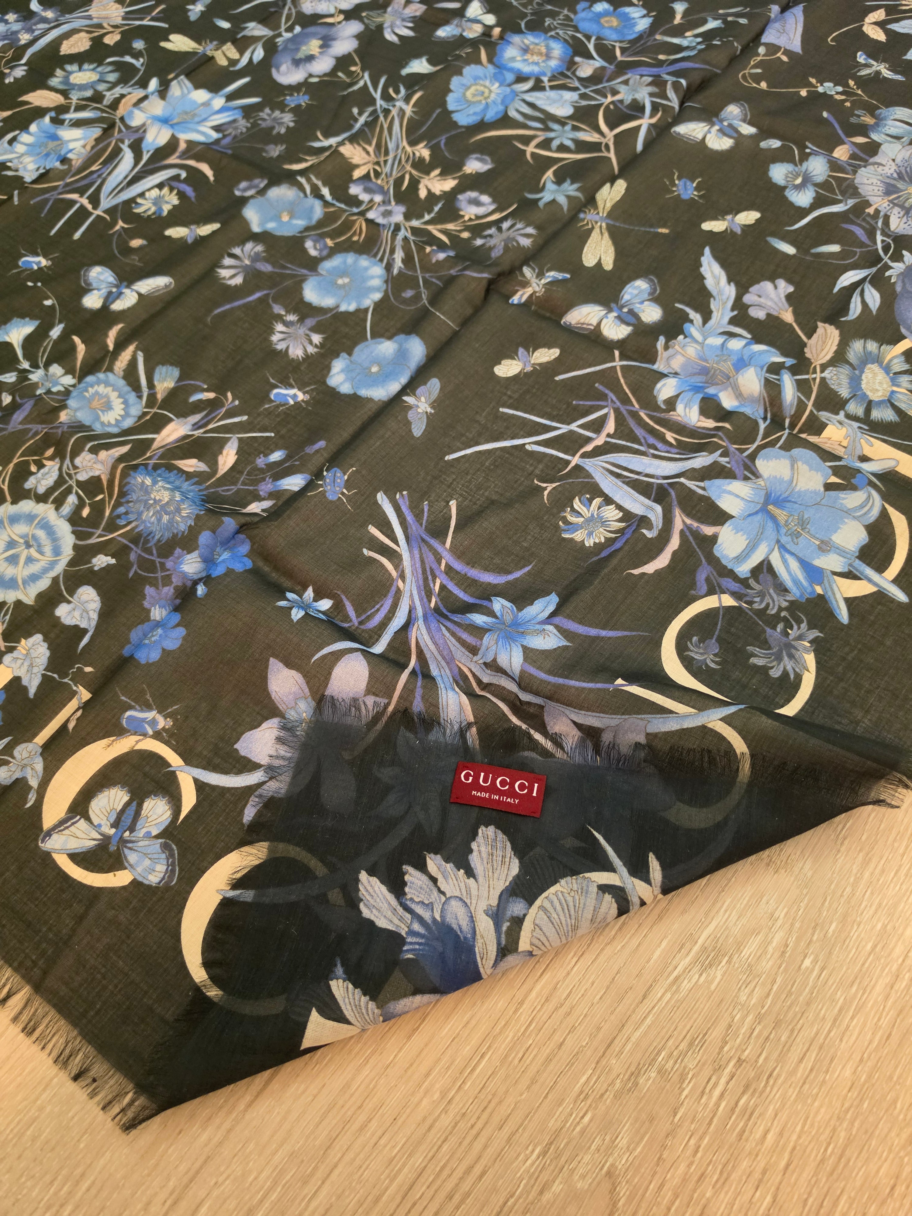 GUCCI Floral Print Scarf Shawl 140x140cm Brand New