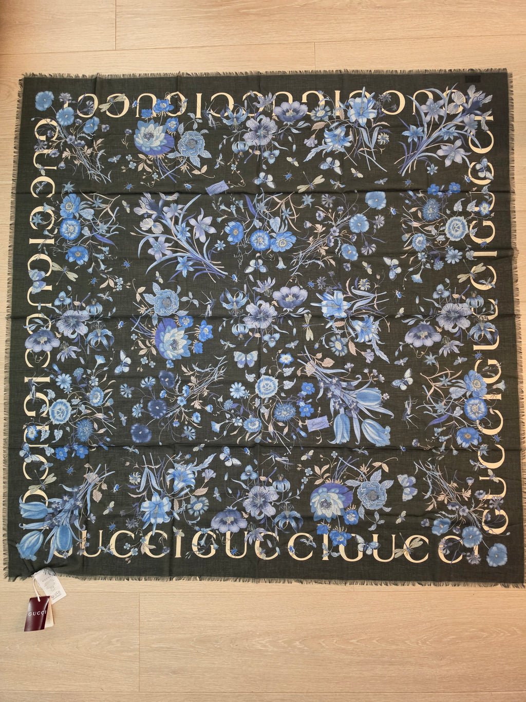 GUCCI Floral Print Scarf Shawl 140x140cm Brand New