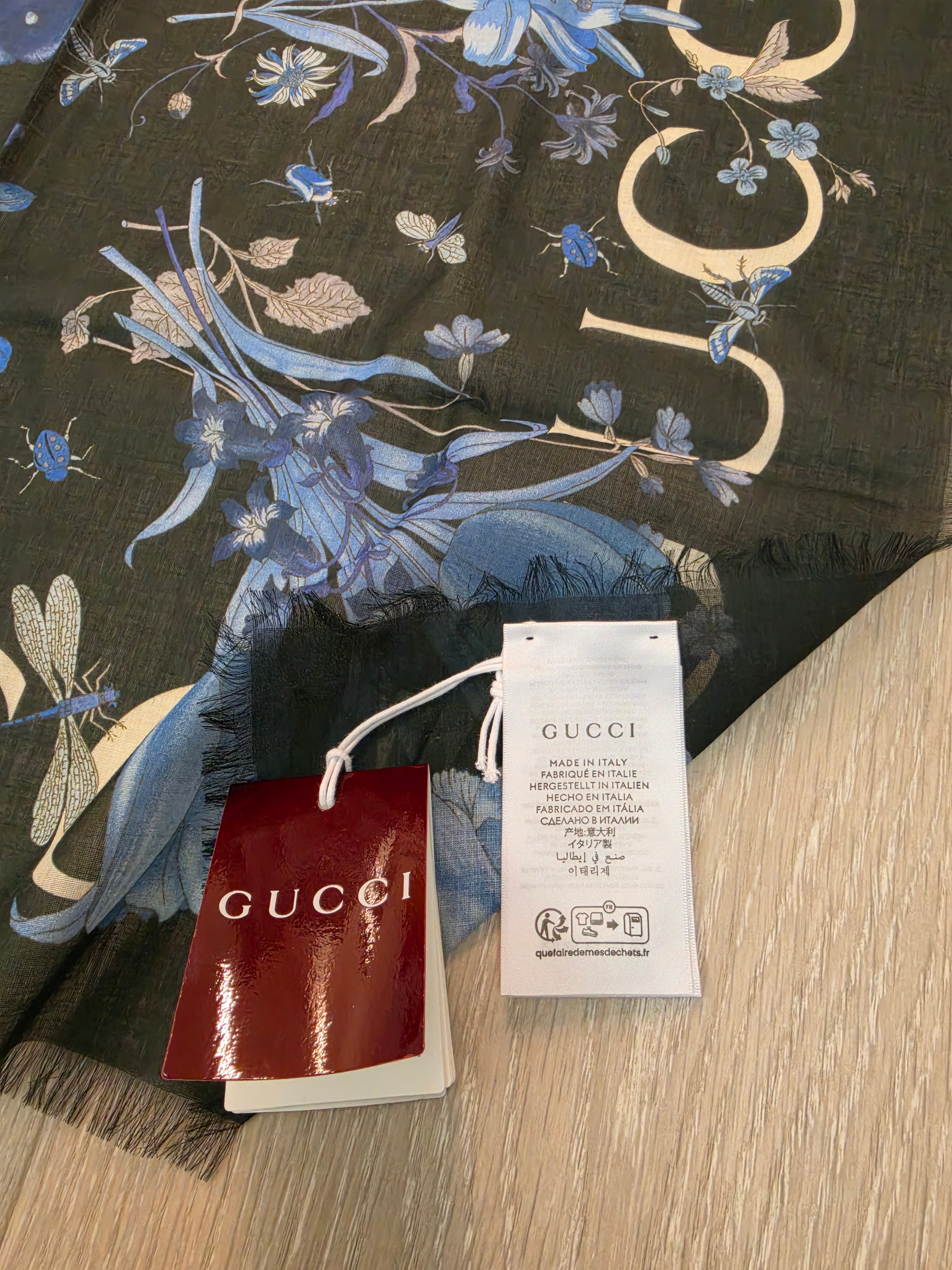 GUCCI Floral Print Scarf Shawl 140x140cm Brand New